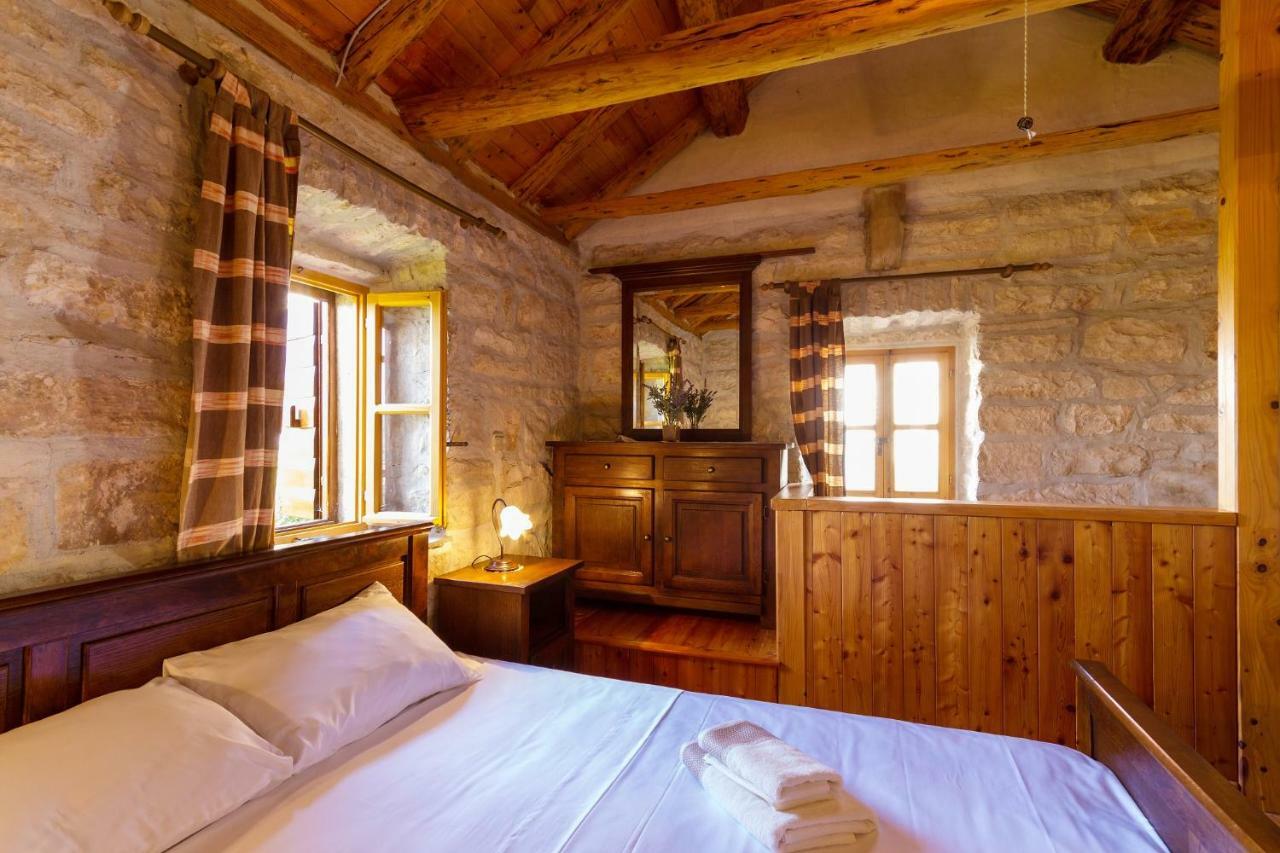 Old Small Stone House Zrnovo Екстер'єр фото