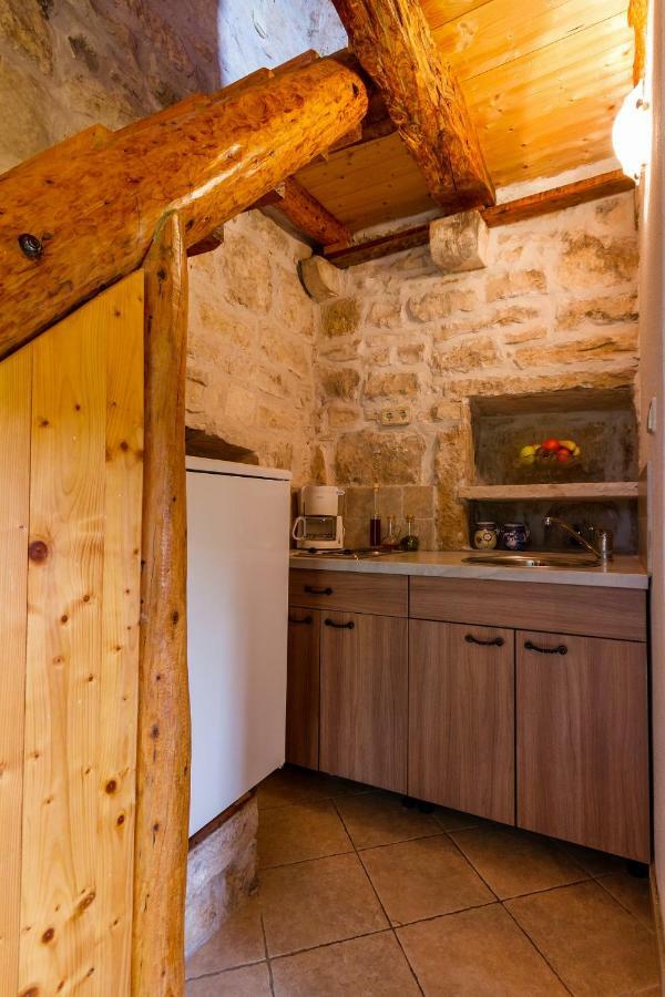 Old Small Stone House Zrnovo Екстер'єр фото