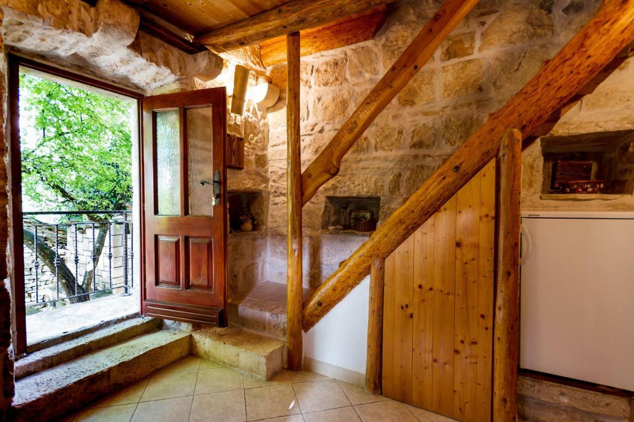 Old Small Stone House Zrnovo Екстер'єр фото