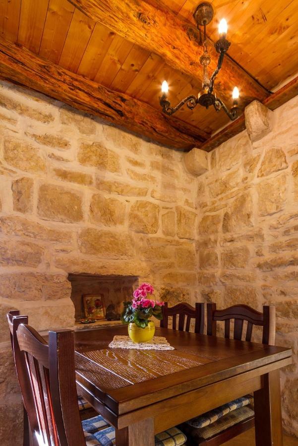 Old Small Stone House Zrnovo Екстер'єр фото