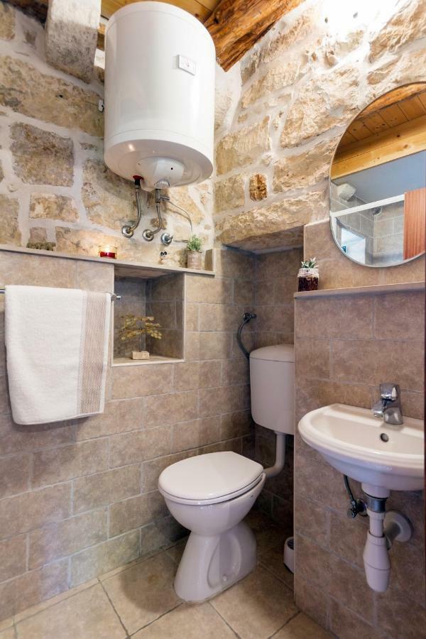 Old Small Stone House Zrnovo Екстер'єр фото