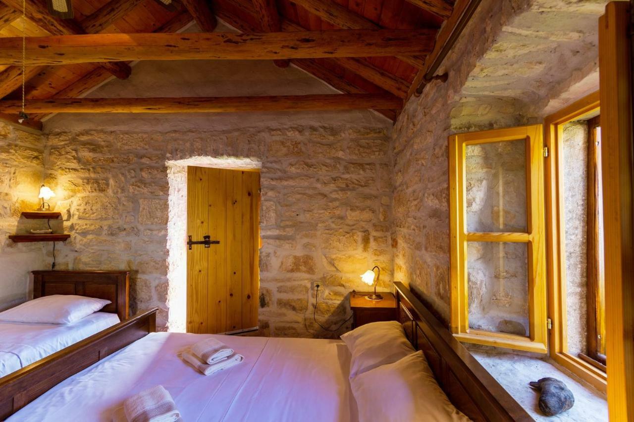 Old Small Stone House Zrnovo Екстер'єр фото
